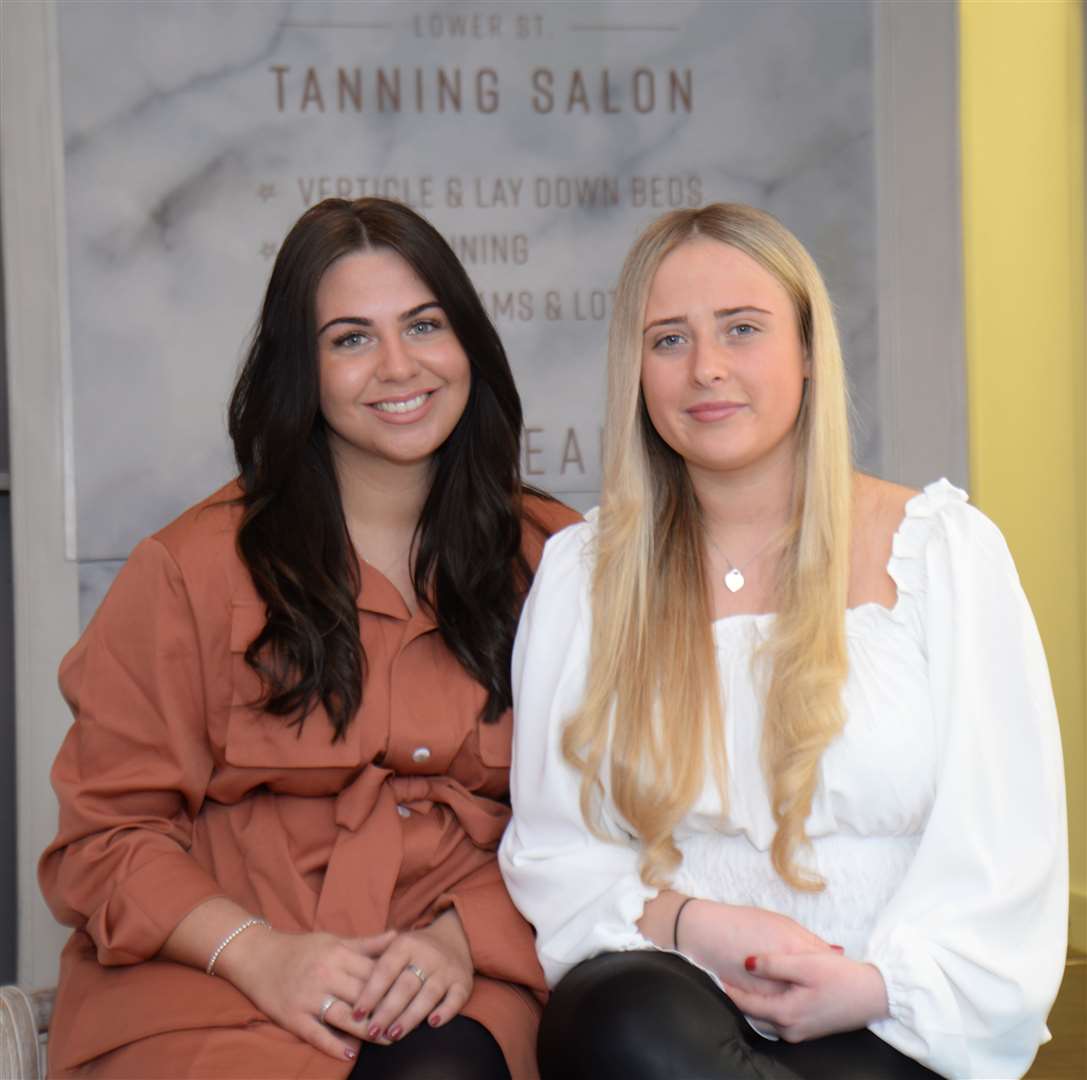 Lower Street, Stansted. New tanning salon - Lower St Tanning Salon. Iona Davidson and Holly Salmon. .Pic: Vikki Lince. (30023464)