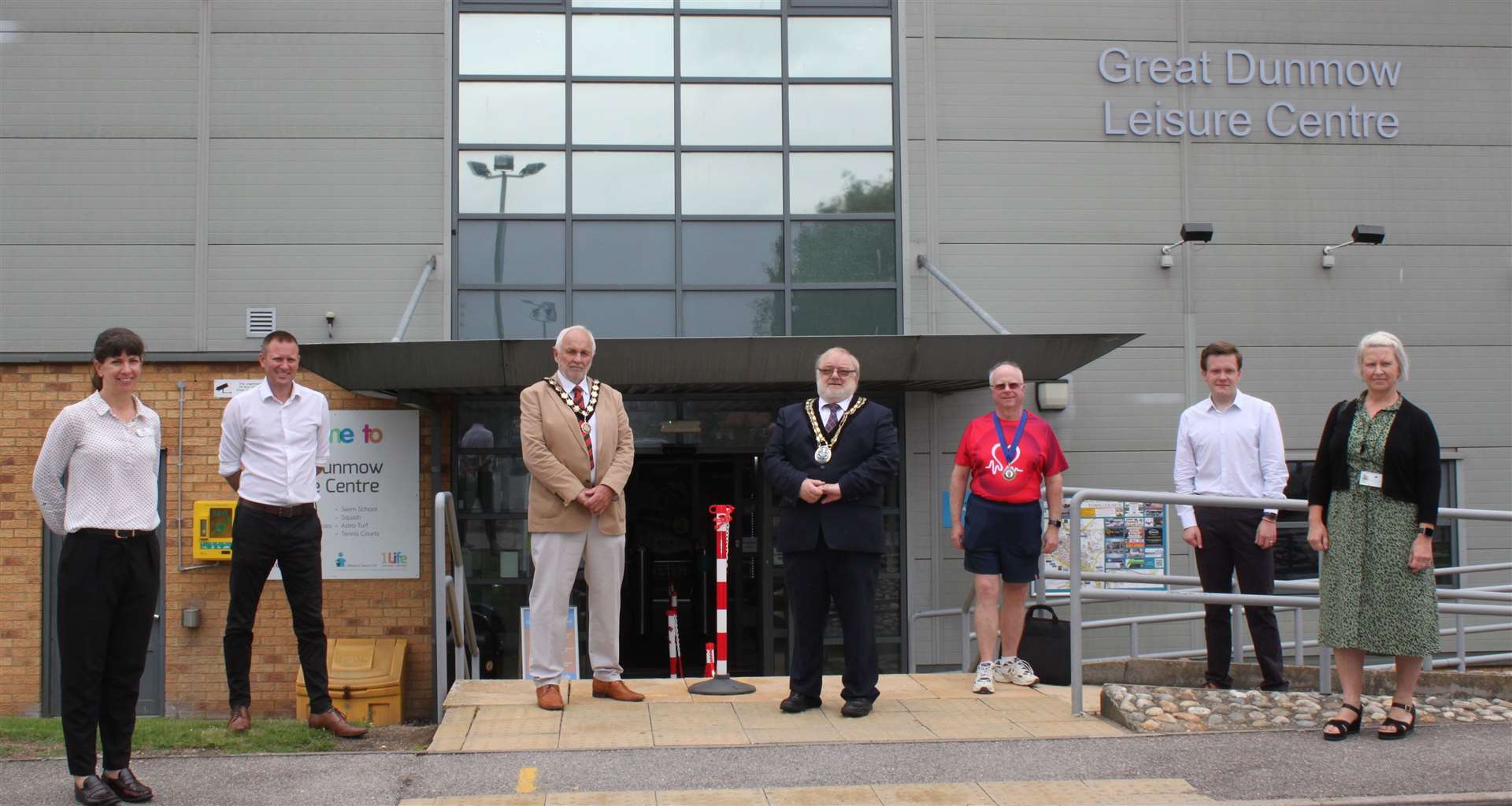 Uttlesford councillors and 1Life staff celebrate the reopening of the district's leisure centres (39850466)